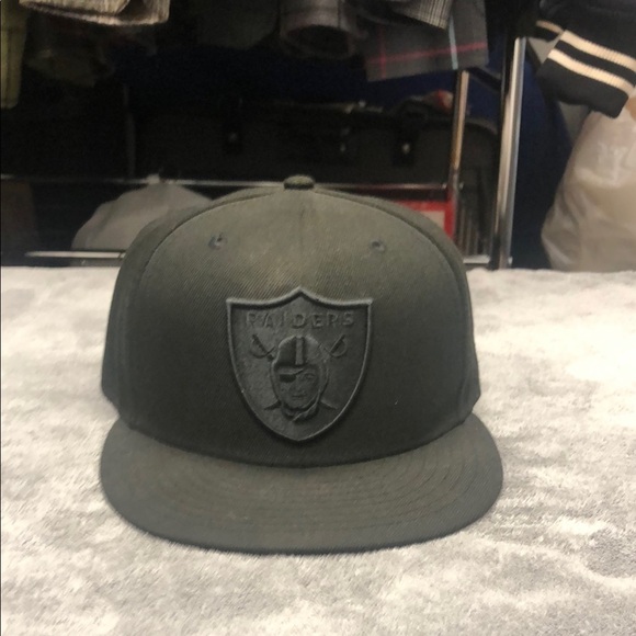 New Era Black Hat Monochromatic Design - Picture 1 of 6